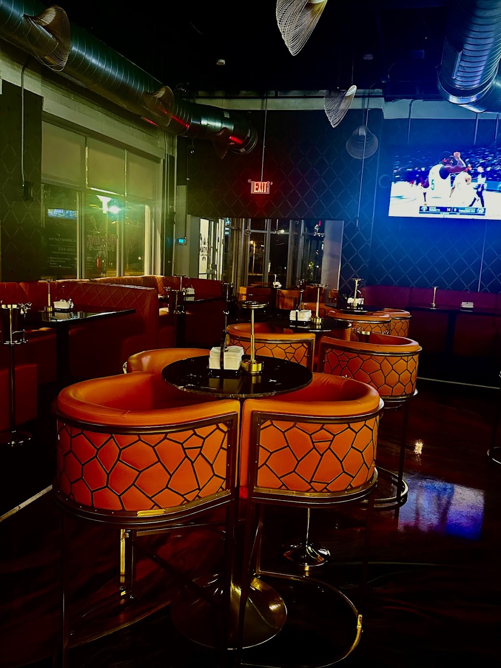 Capitaine Bar & Grill | restaurant | 2753 Rozzelles Ferry Rd, Charlotte, NC 28208, USA | 7042935311 OR +1 704-293-5311