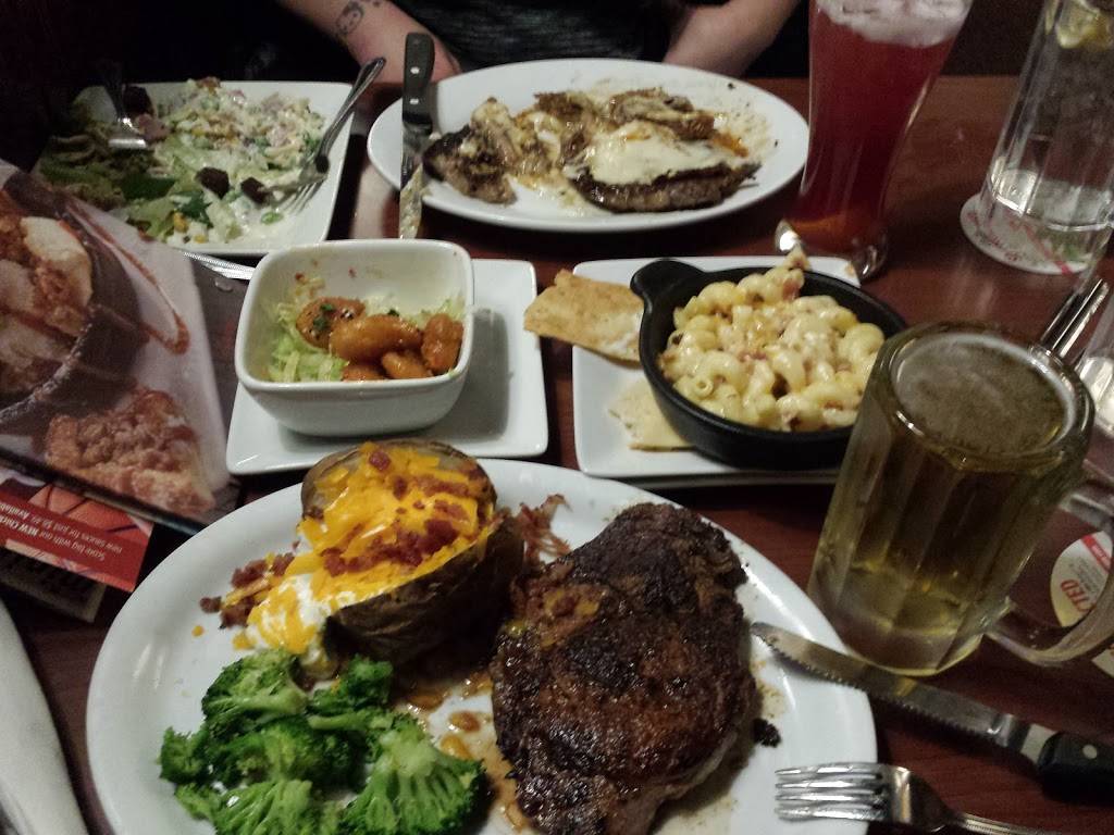 Ruby Tuesday | restaurant | 119 Industrial Park Dr, Smithfield, NC 27577, USA | 9199383640 OR +1 919-938-3640