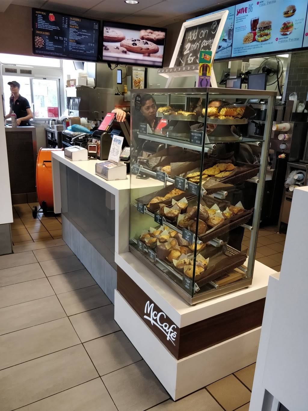 McDonalds | cafe | 9989 Bayview Ave, Richmond Hill, ON L4C 9W4, Canada | 9057705301 OR +1 905-770-5301