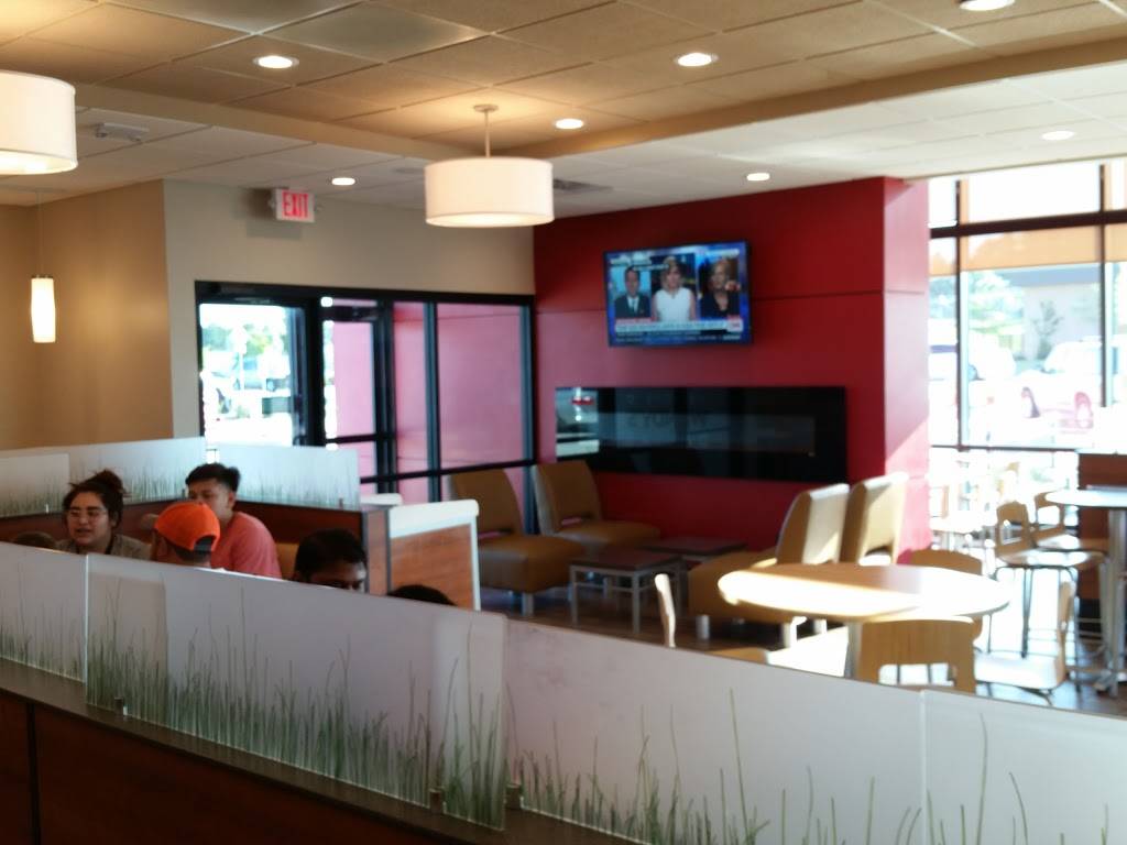 Wendys | restaurant | 135 Short Blvd, Dallas, TX 75232, USA | 2143906793 OR +1 214-390-6793
