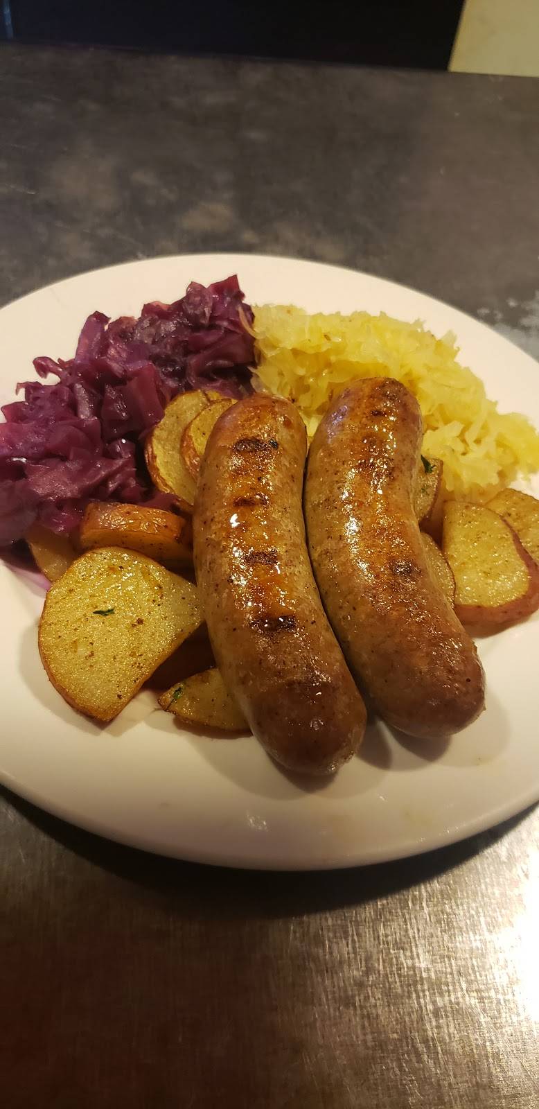 Edelweiss Biergarten | restaurant | 2625 E Bell Rd, Phoenix, AZ 85032, USA | 6024045919 OR +1 602-404-5919