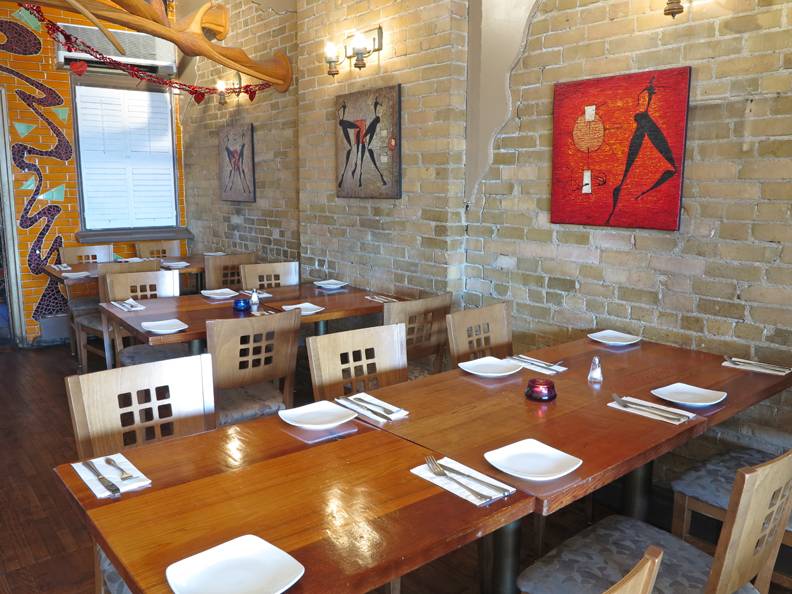 Roccos Plum Tomato | restaurant | 164 The Queensway, Etobicoke, ON M8Y 1J2, Canada | 4162555081 OR +1 416-255-5081