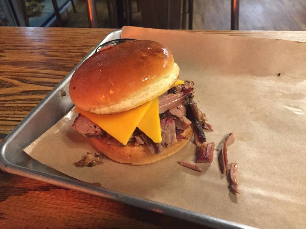 Dickeys Barbecue Pit | restaurant | 6681 Grand Ave, Gurnee, IL 60031, USA | 8475967290 OR +1 847-596-7290