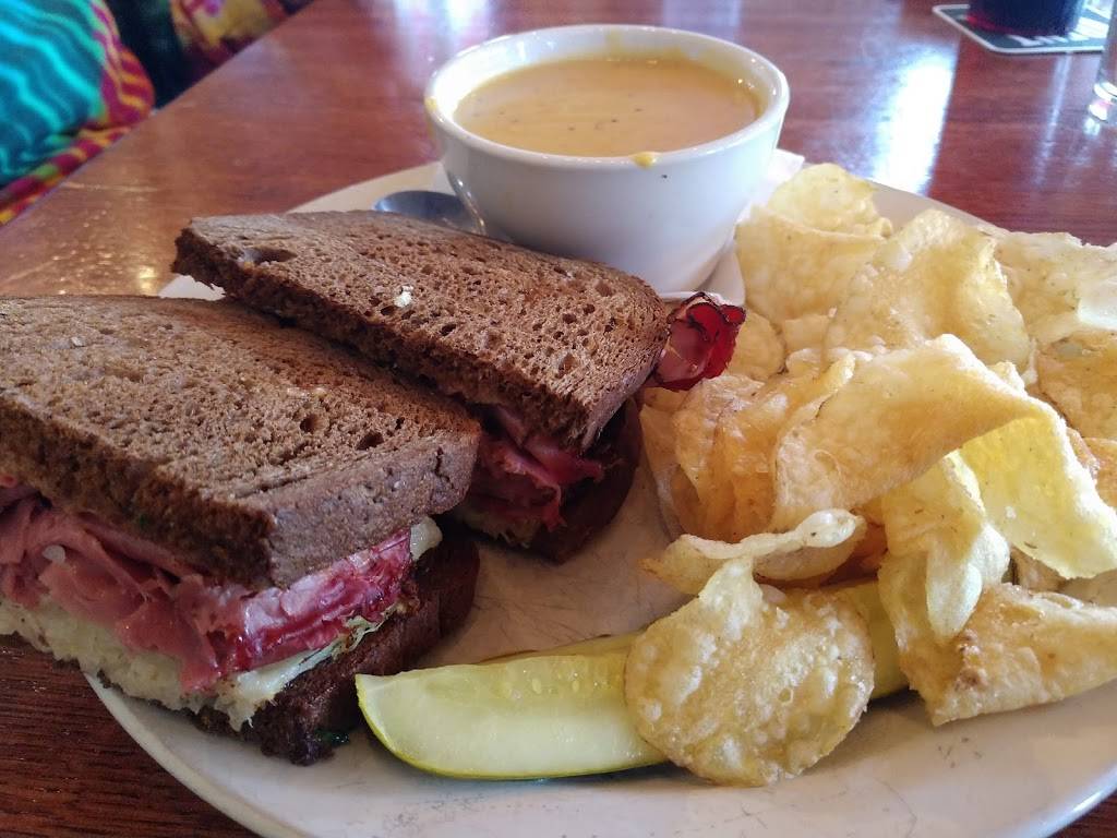 Sir Benedicts Tavern on the Lake | restaurant | 805 E Superior St, Duluth, MN 55802, USA | 2187281192 OR +1 218-728-1192