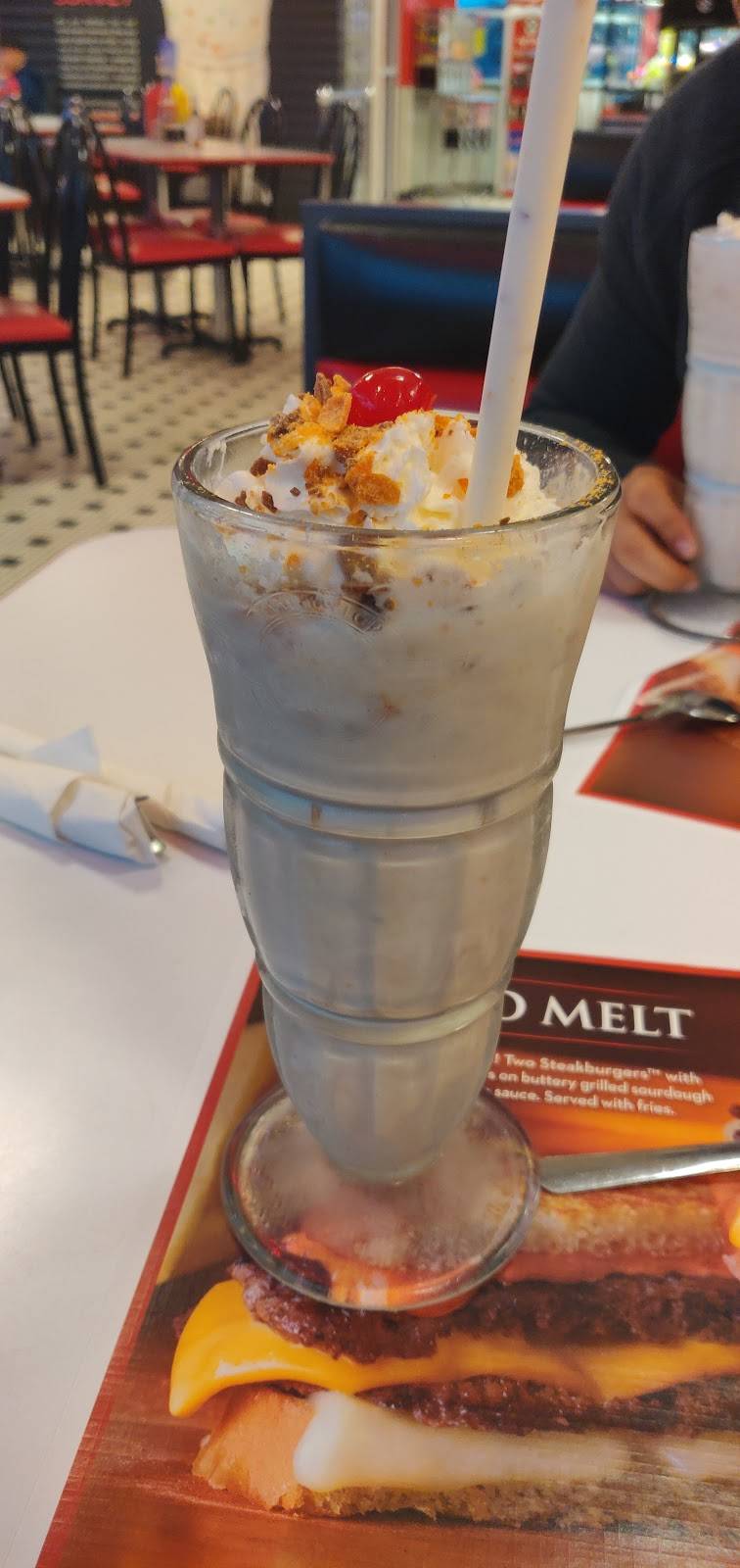 Steak n Shake | restaurant | 4105 E 96th St, Indianapolis, IN 46240, USA | 3178441355 OR +1 317-844-1355