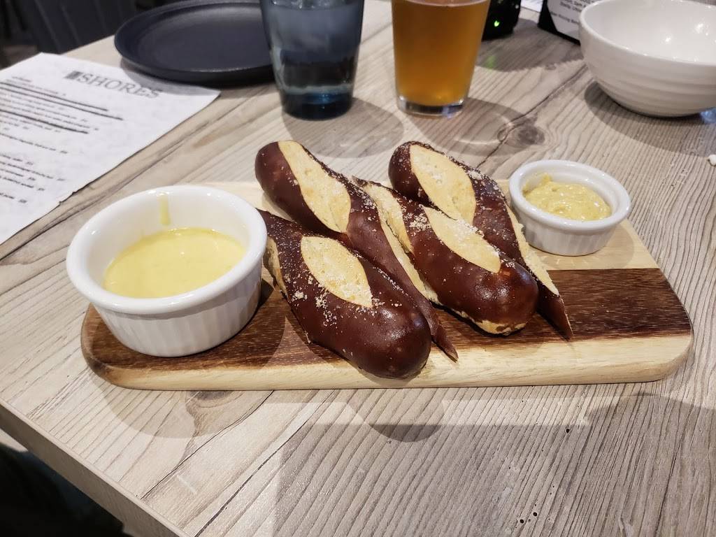 The Shores Restaurant | restaurant | 1031 Harbor Blvd, Oxnard, CA 93035, USA | 8053940028 OR +1 805-394-0028