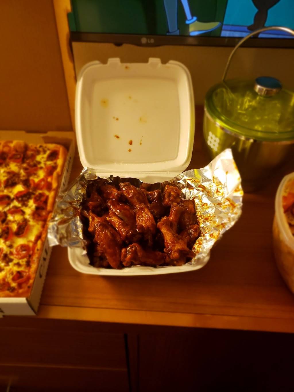 Lindseys Pizza | restaurant | 2827 Whipple Ave NW, Canton, OH 44708, USA | 3304773800 OR +1 330-477-3800