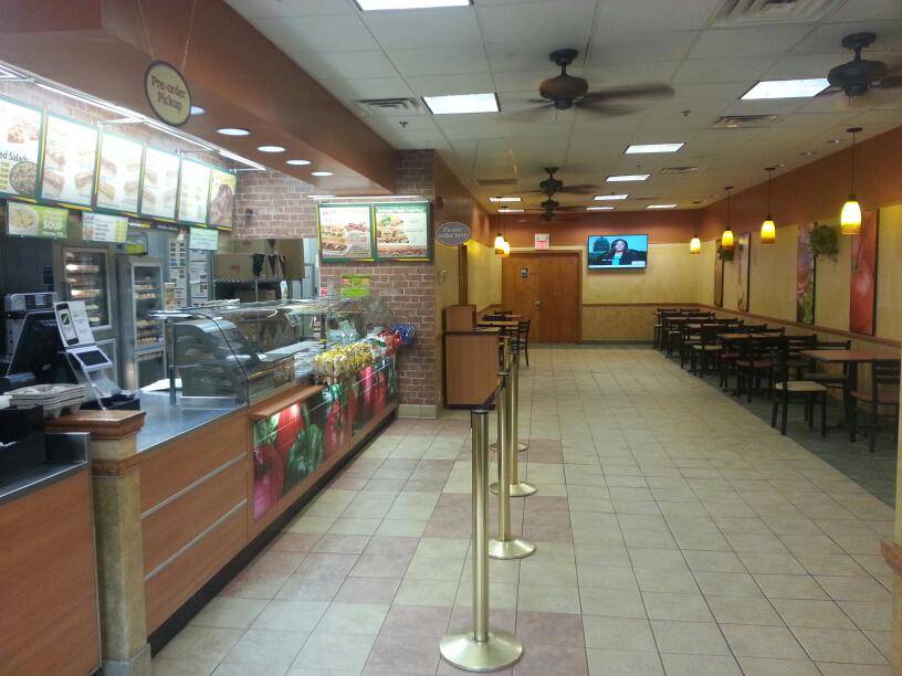 Subway | restaurant | 252 East Central Street, Franklin, MA 02038, USA | 5085203400 OR +1 508-520-3400