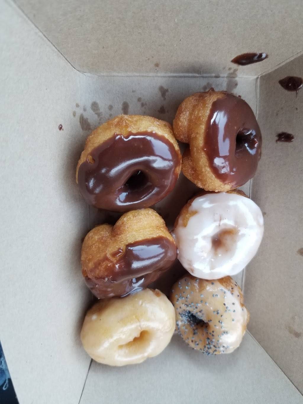Hole & Corner Donuts | restaurant | 315 Chestnut St, Berea, KY 40403, USA | 8597566447 OR +1 859-756-6447