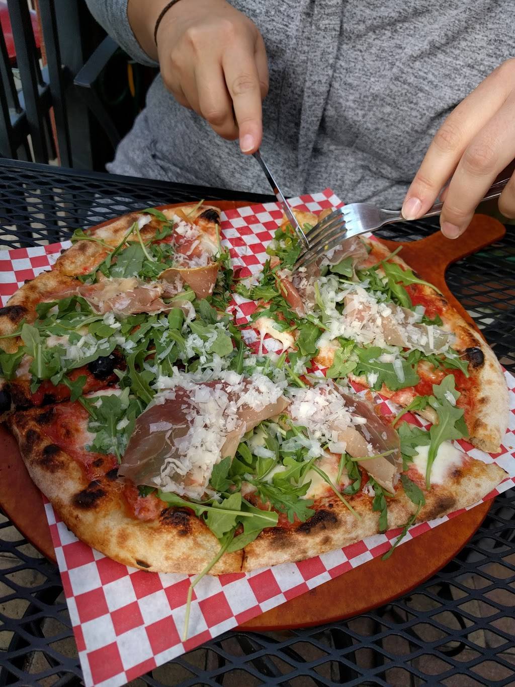 Carmel Pizza Company | restaurant | 2826 Jones St, San Francisco, CA 94133, USA | 4156761185 OR +1 415-676-1185