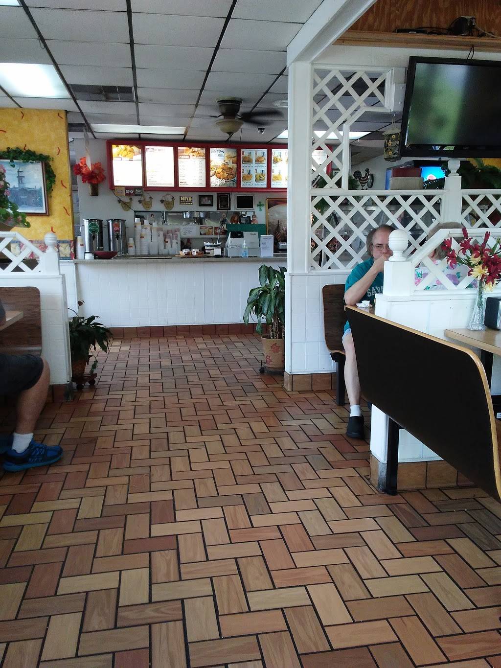 Lees Famous Recipe Chicken | restaurant | 674 N Main St, Jamestown, KY 42629, USA | 2703434800 OR +1 270-343-4800