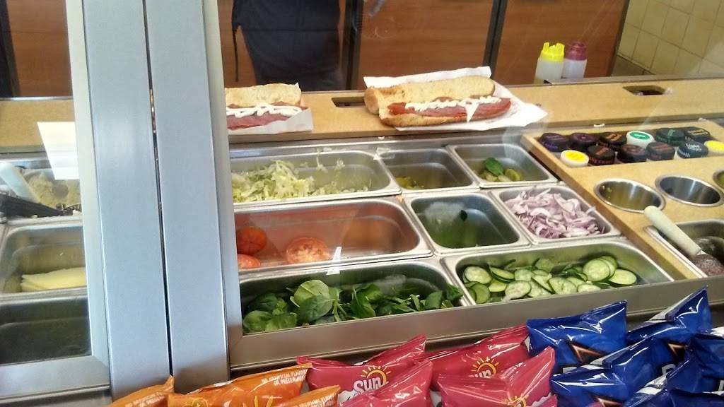 Subway | restaurant | 986 Sierra St, Kingsburg, CA 93631, USA | 5598971993 OR +1 559-897-1993