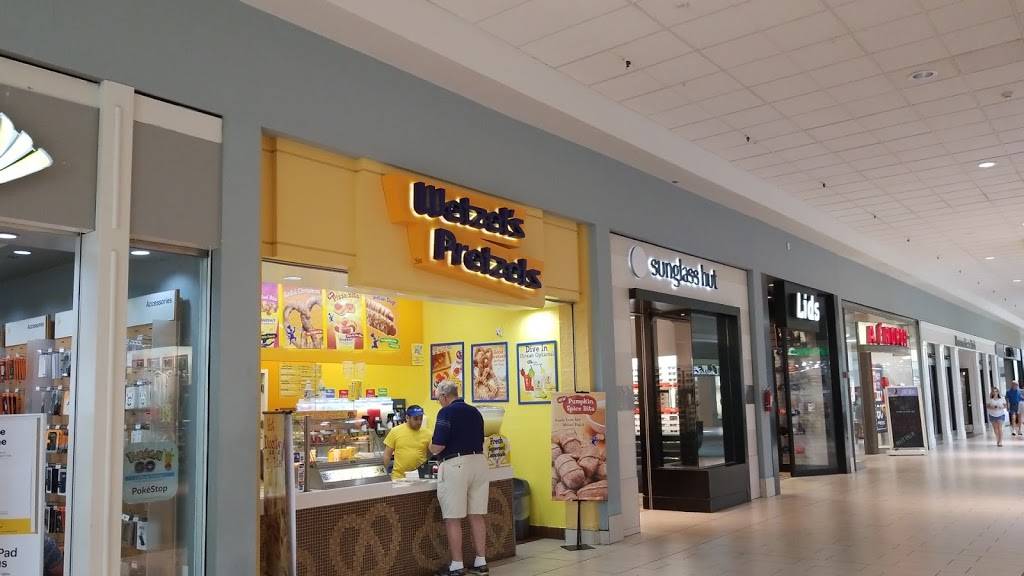 Wetzels Pretzels | restaurant | Volusia Mall, 1700 W International Speedway Blvd #135, Daytona Beach, FL 32114, USA | 3862587874 OR +1 386-258-7874