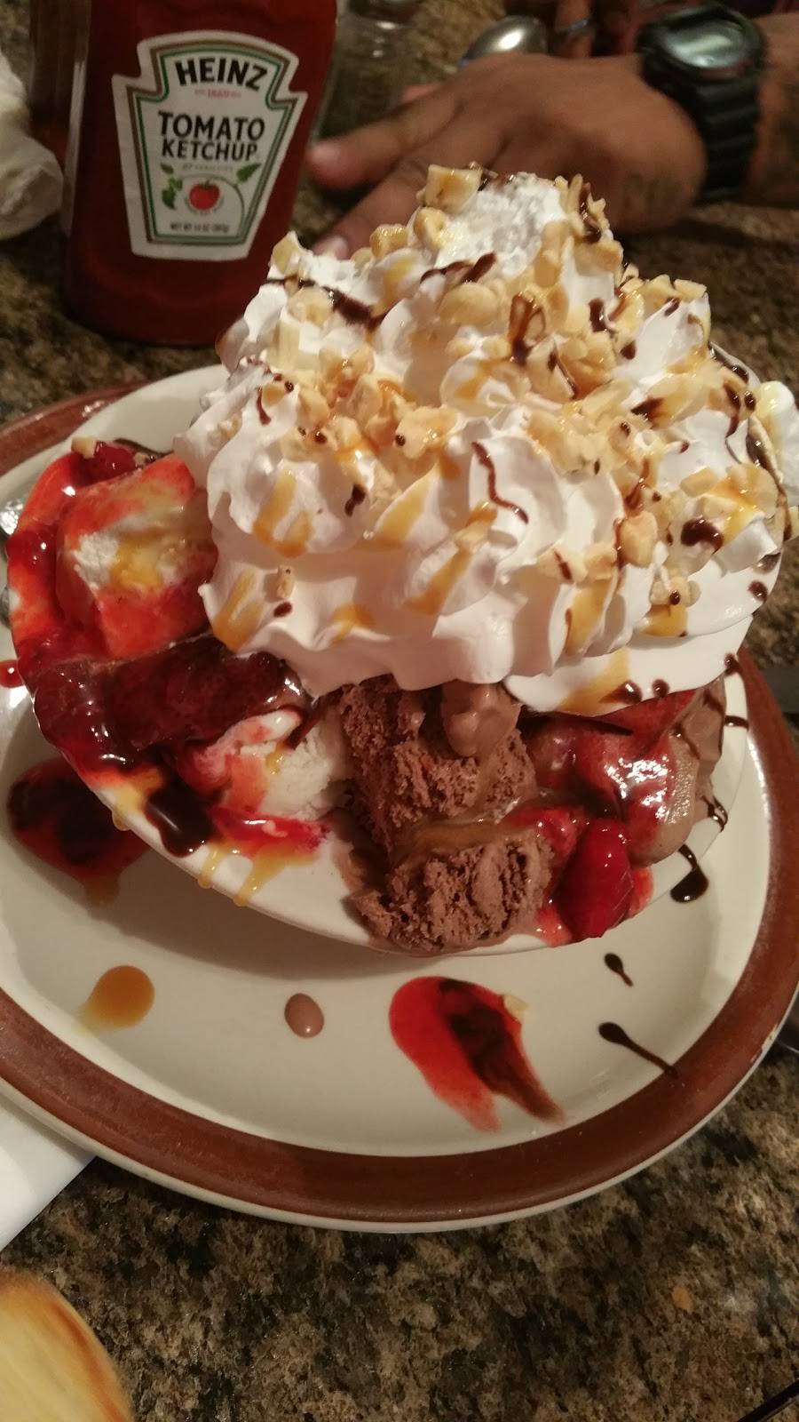 Perkos | restaurant | 1025 W Henderson Ave, Porterville, CA 93257, USA | 5597812011 OR +1 559-781-2011