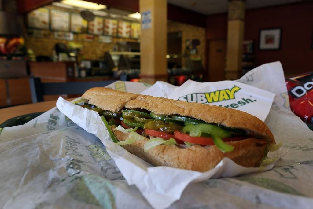 Subway | restaurant | 2181 N Meridian St, Indianapolis, IN 46202, USA | 3176027057 OR +1 317-602-7057