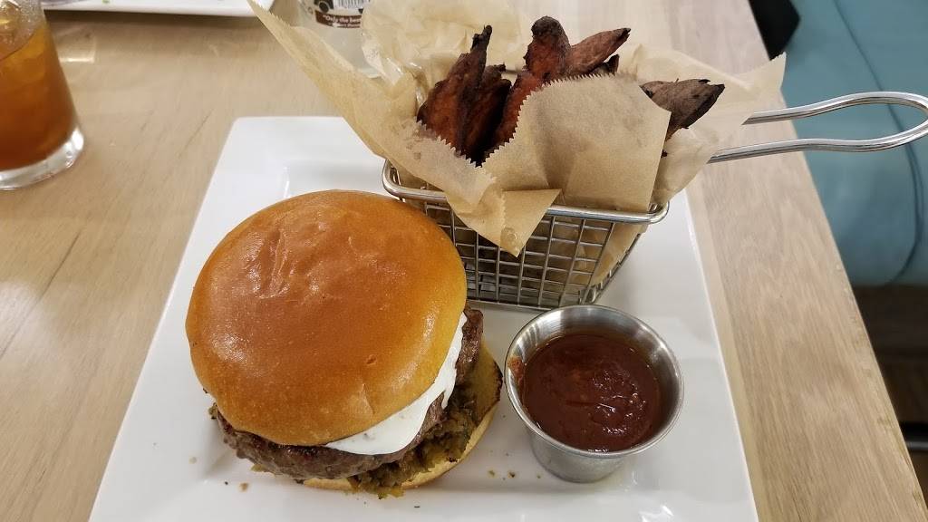 High Tide Bar & Grill | restaurant | 9101 Strada Pl, Naples, FL 34108, USA | 2395525100 OR +1 239-552-5100