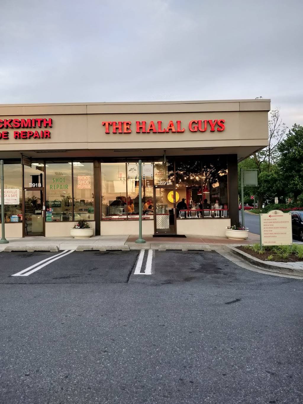 The Halal Guys | restaurant | 891-A Rockville Pike, Rockville, MD 20852, USA | 3015452988 OR +1 301-545-2988