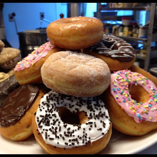 Dunkin Donuts | cafe | 180 S Airport Blvd, South San Francisco, CA 94080, USA | 6507429101 OR +1 650-742-9101