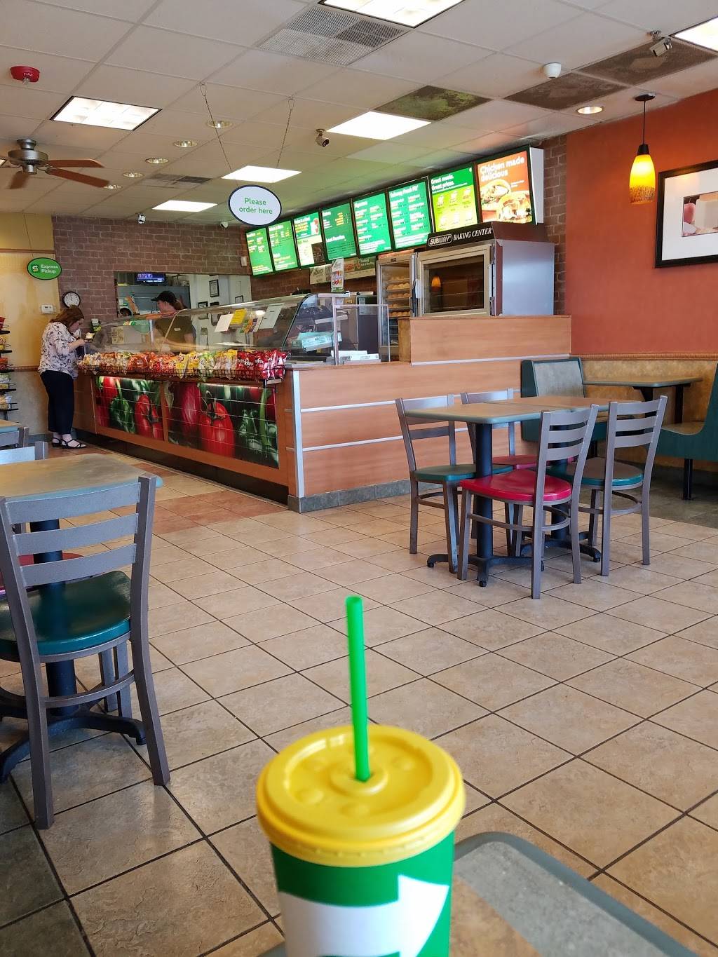 Subway | restaurant | 6407 W Main St, Belleville, IL 62223, USA | 6183987530 OR +1 618-398-7530