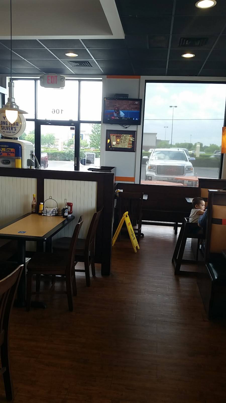 Long John Silvers | restaurant | 2616 N Maize Rd, Wichita, KS 67205, USA | 3166132729 OR +1 316-613-2729