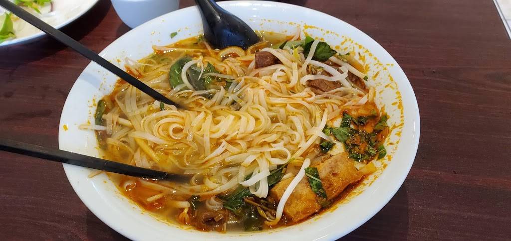 Tinh Tam Trai | restaurant | 3255 Rutherford Road #10, Concord, ON L4K 5Y5, Canada | 9057389692 OR +1 905-738-9692