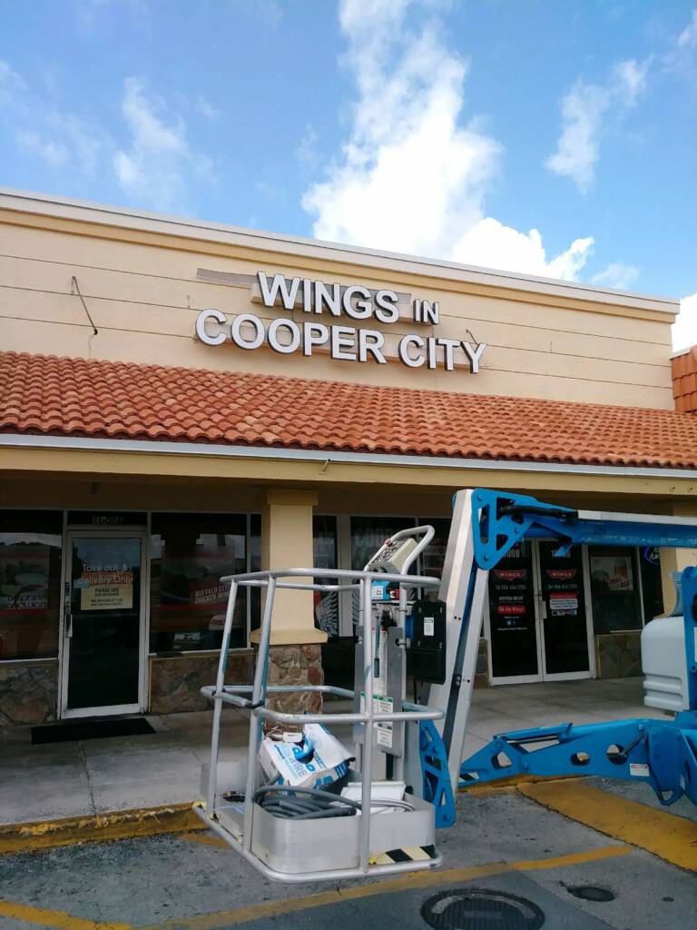 Wings in Cooper City | restaurant | 10006 Griffin Rd, Cooper City, FL 33328, USA | 9544347255 OR +1 954-434-7255