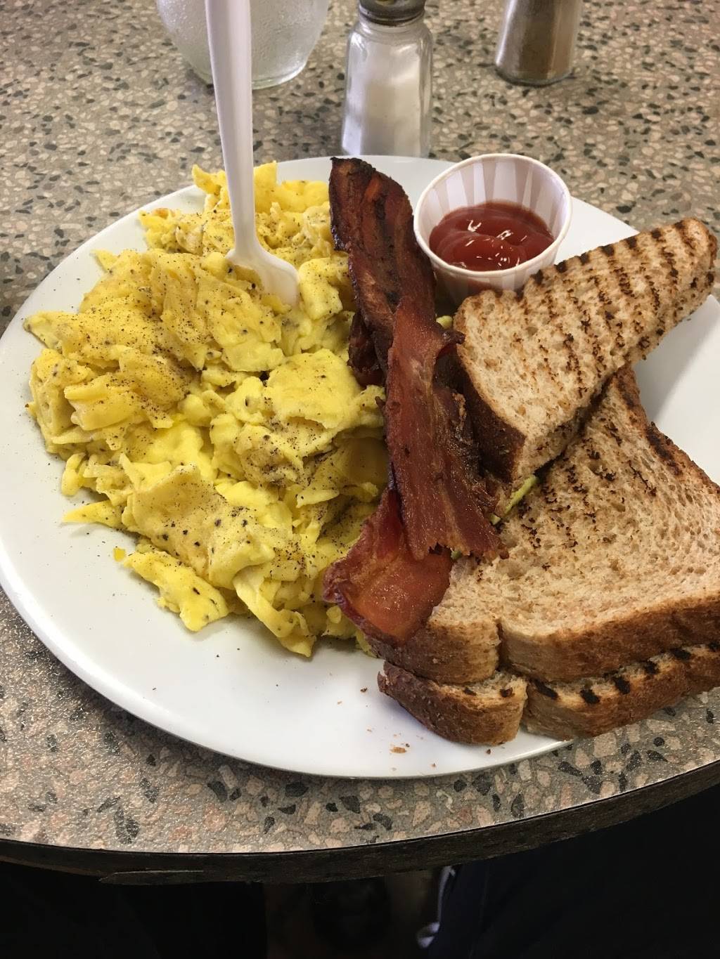 Centrepointe Cafe & Deli | restaurant | 117 Centrepointe Dr Unit 124A, Nepean, ON K2G 5X3, Canada | 6132240010 OR +1 613-224-0010