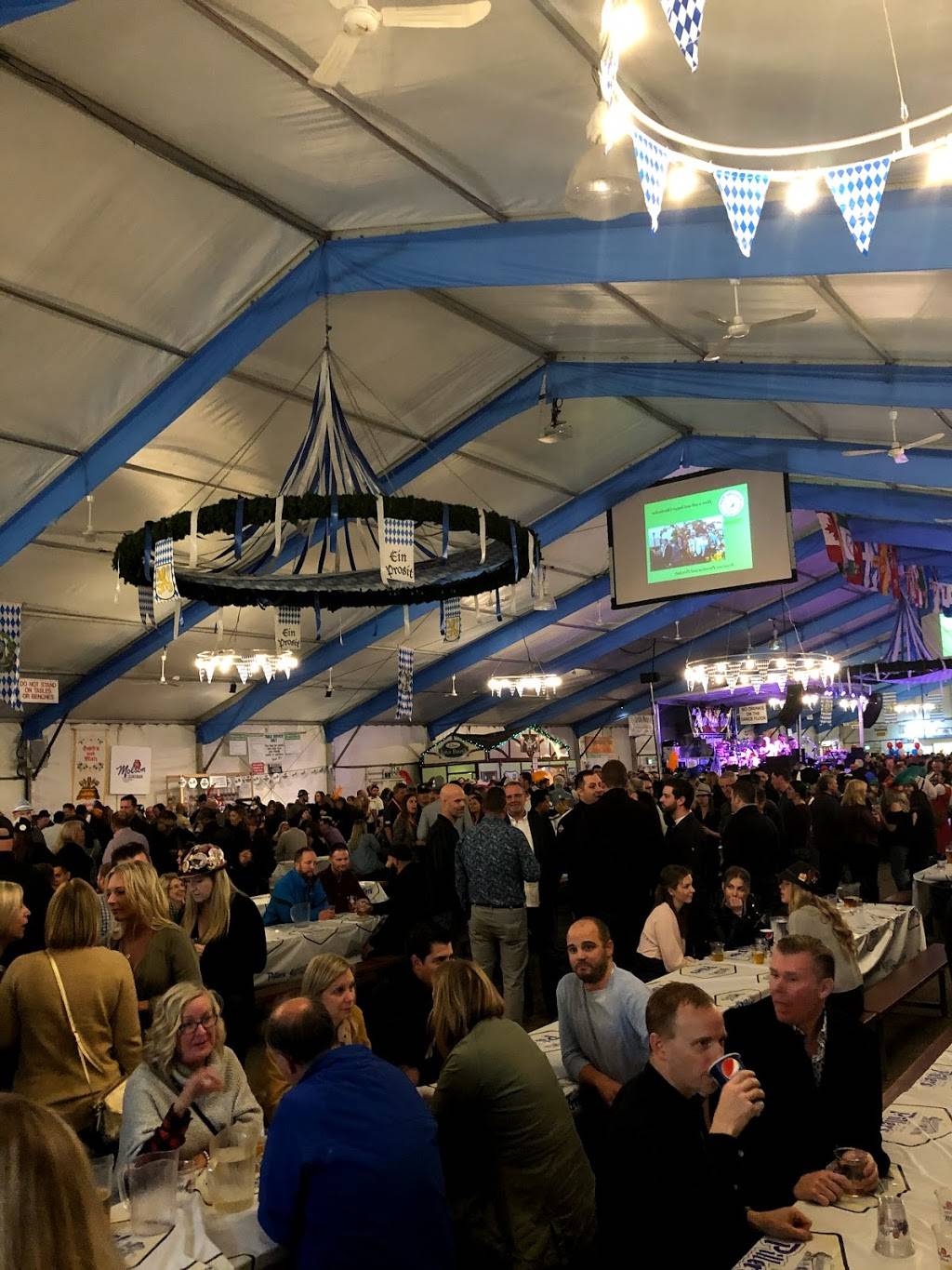 Bingemans Oktoberfest | restaurant | 425 Bingemans Centre Dr, Kitchener, ON N2B 3X7, Canada | 5197441555 OR +1 519-744-1555