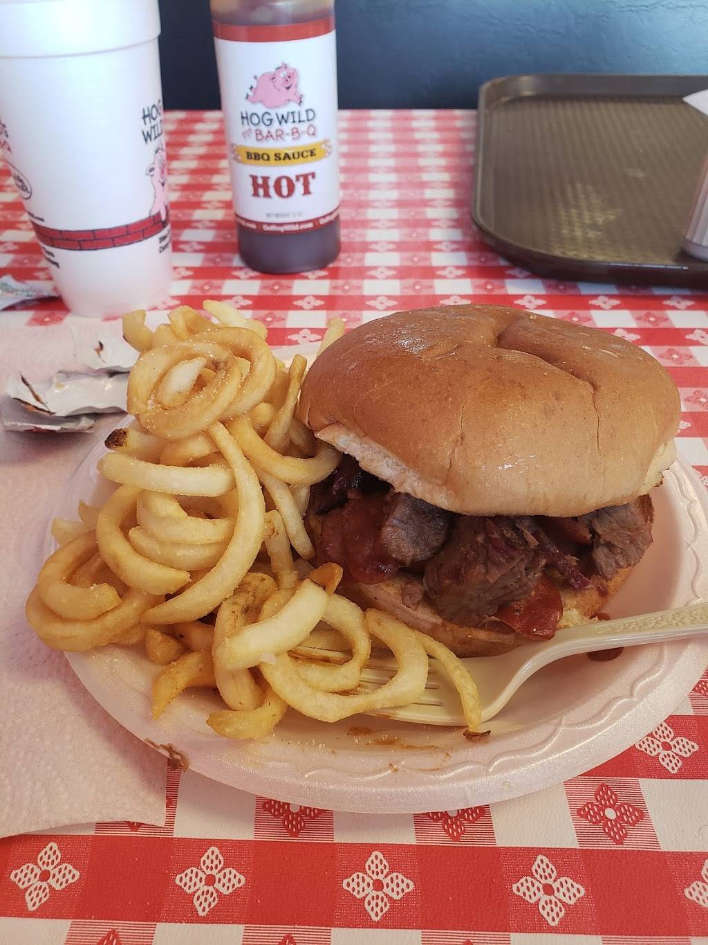 Hog Wild Pit Bar-B-Q | restaurant | 3550 N Woodlawn Blvd #100, Wichita, KS 67220, USA | 3166841945 OR +1 316-684-1945