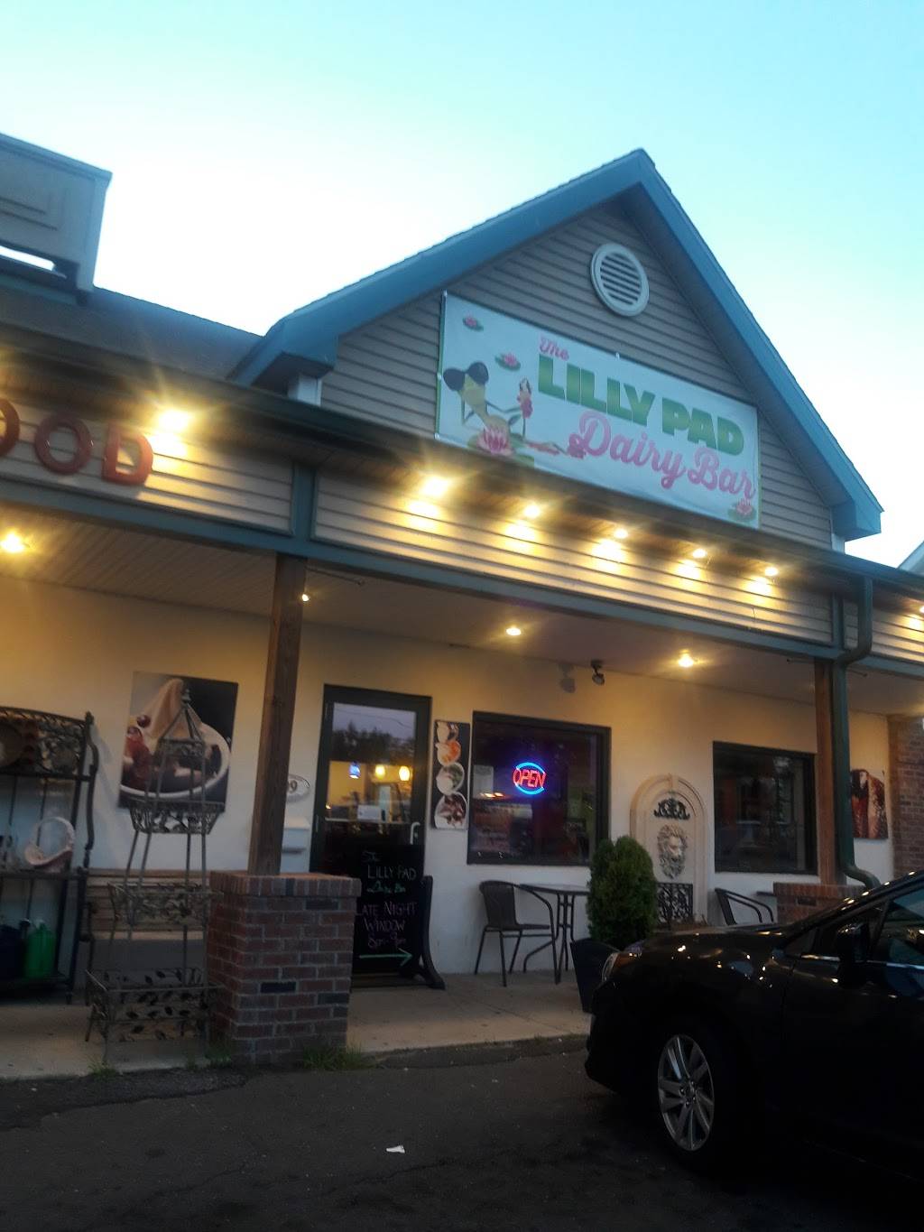 Lilly Caterers | restaurant | 305 Windsor Ave, Windsor, CT 06095, USA | 8602418132 OR +1 860-241-8132