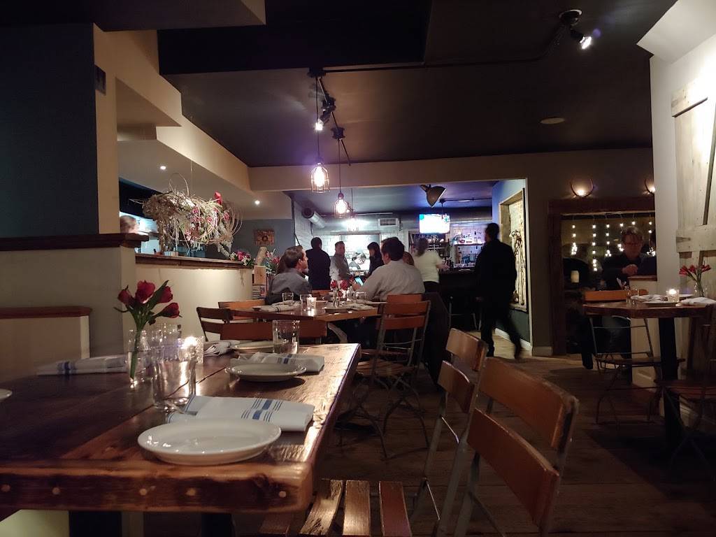 Lucas Local Oyster Bar | restaurant | 48 S Main St, Newtown, CT 06470, USA | 2034912992 OR +1 203-491-2992