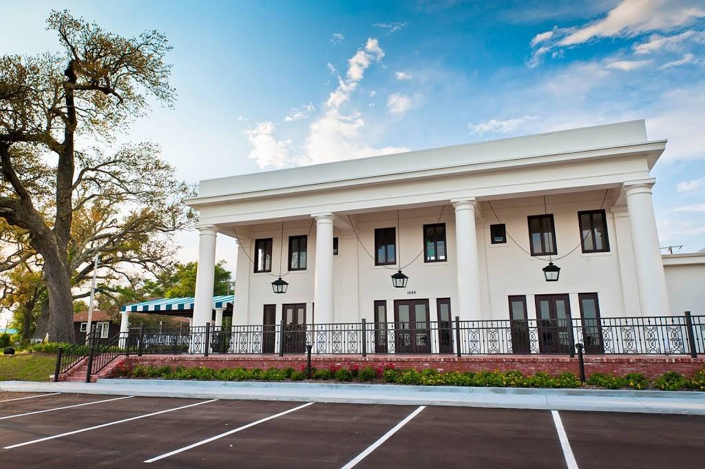 White Pillars Restaurant and Lounge | restaurant | 1696 Beach Blvd, Biloxi, MS 39531, USA | 2282070885 OR +1 228-207-0885