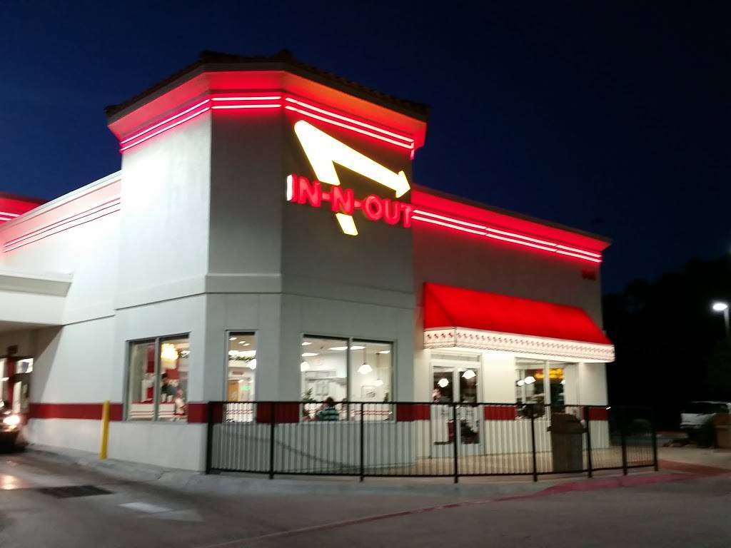 In-N-Out Burger | restaurant | 801 S 4th St, Waco, TX 76706, USA | 8007861000 OR +1 800-786-1000