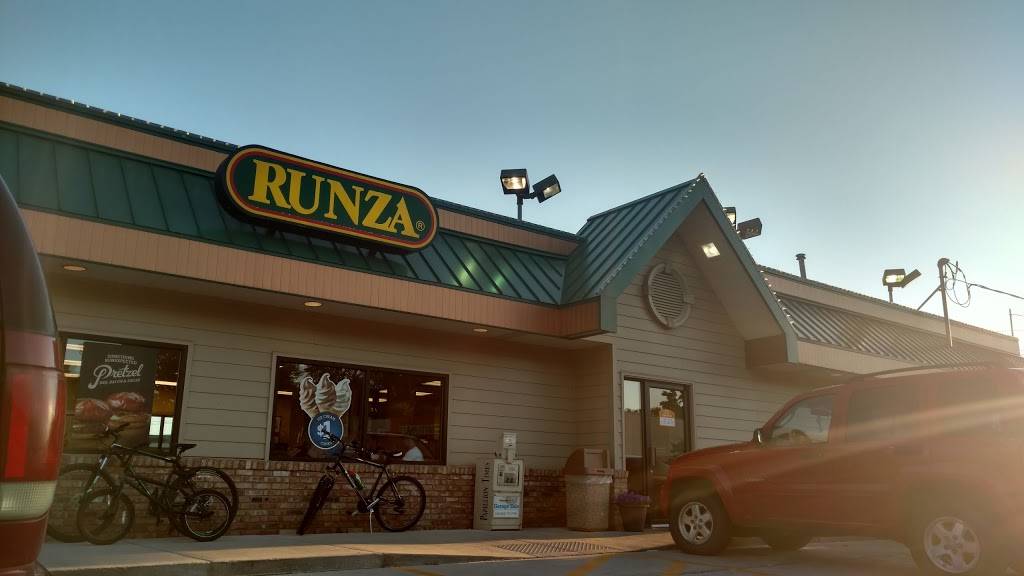 Runza Restaurant | restaurant | 202 N Washington St, Papillion, NE 68046, USA | 4025969805 OR +1 402-596-9805