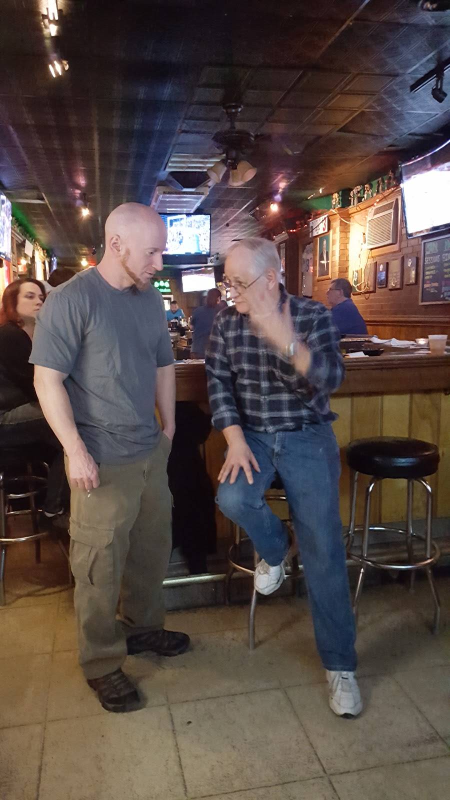 Dolans Bar | restaurant | 24 E Sellers Ave, Ridley Park, PA 19078, USA | 4844946118 OR +1 484-494-6118