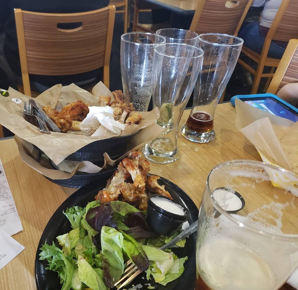 Buffalo Wild Wings | restaurant | 1635 N Hwy 77, Waxahachie, TX 75165, USA | 9729378936 OR +1 972-937-8936