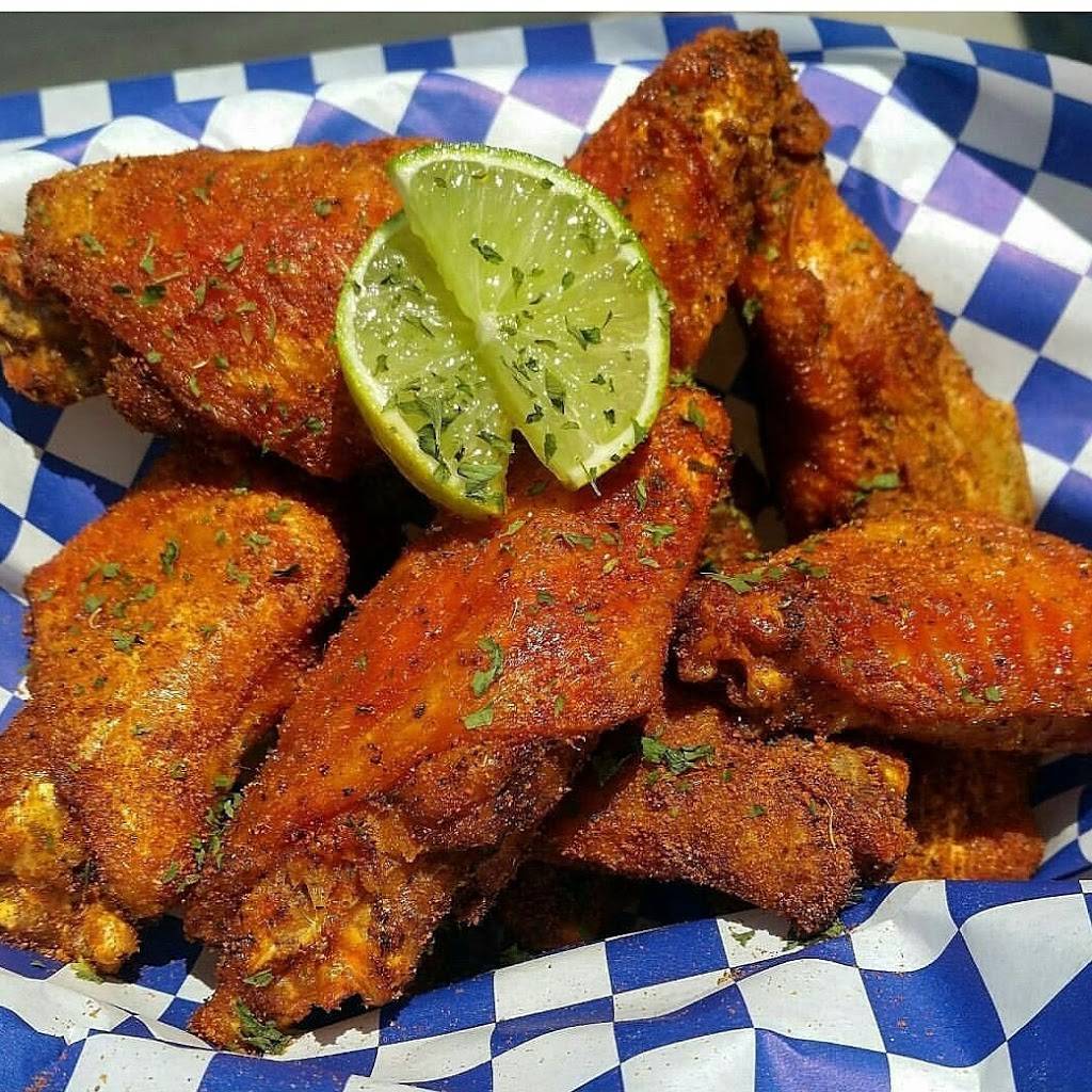 Coachs Corner Bar & Grill | restaurant | 13708 S Inglewood Ave, Hawthorne, CA 90250, USA | 4244564849 OR +1 424-456-4849