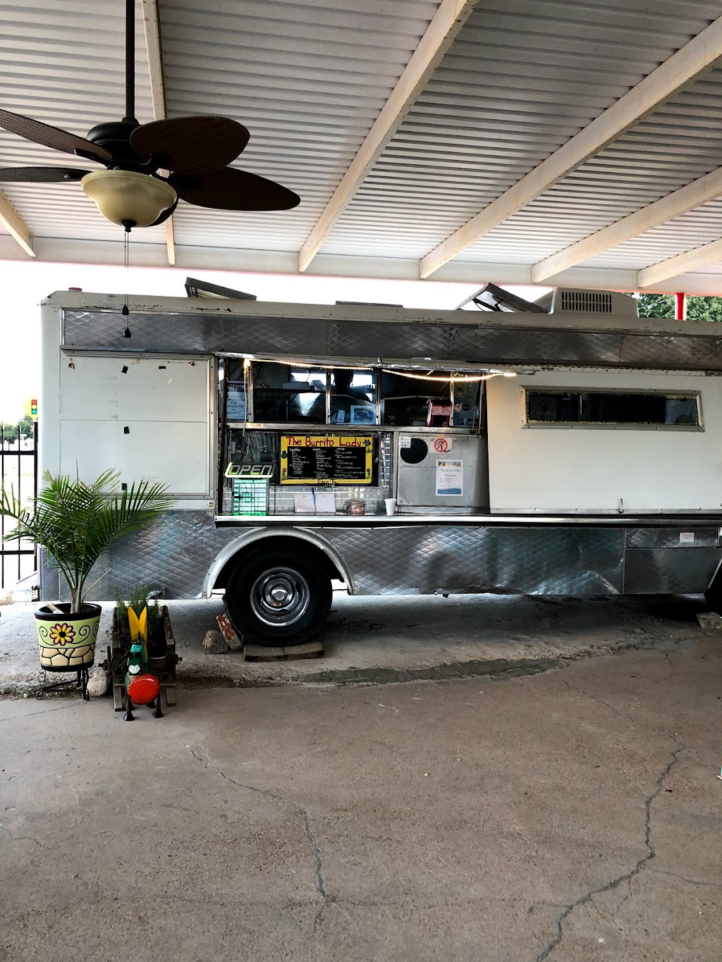 The Burrito Lady | restaurant | Rochefort St, Eden, TX 76837, USA | 3254560156 OR +1 325-456-0156