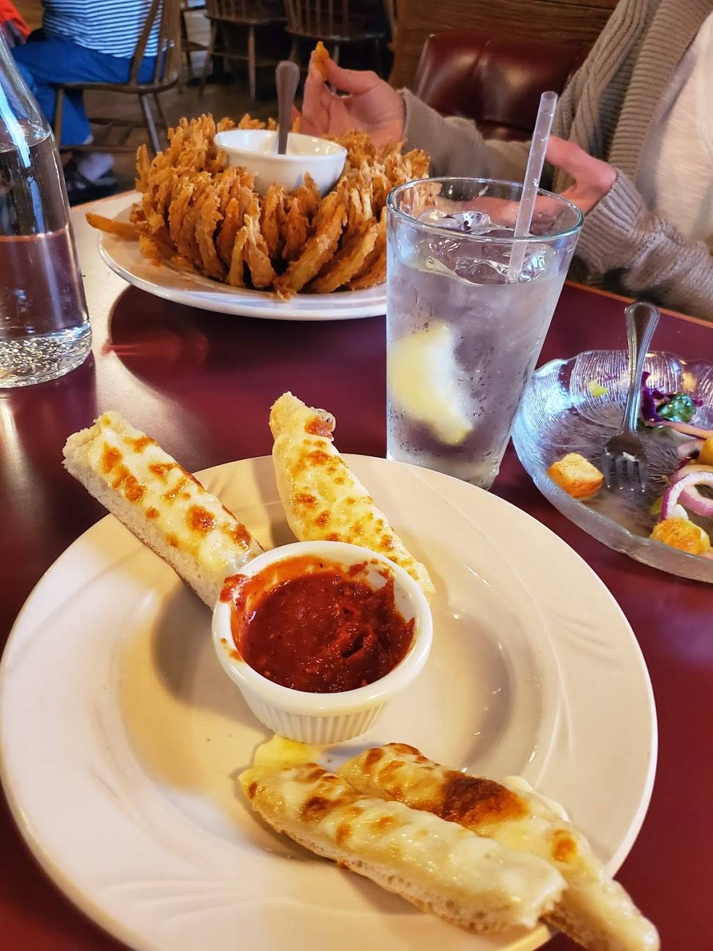 Village Pizzeria Of Amery | restaurant | 325 Keller Ave N, Amery, WI 54001, USA | 7152687010 OR +1 715-268-7010