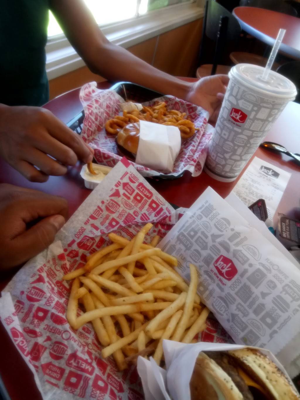 Jack in the Box | restaurant | 370 E H St, Chula Vista, CA 91910, USA | 6194254416 OR +1 619-425-4416