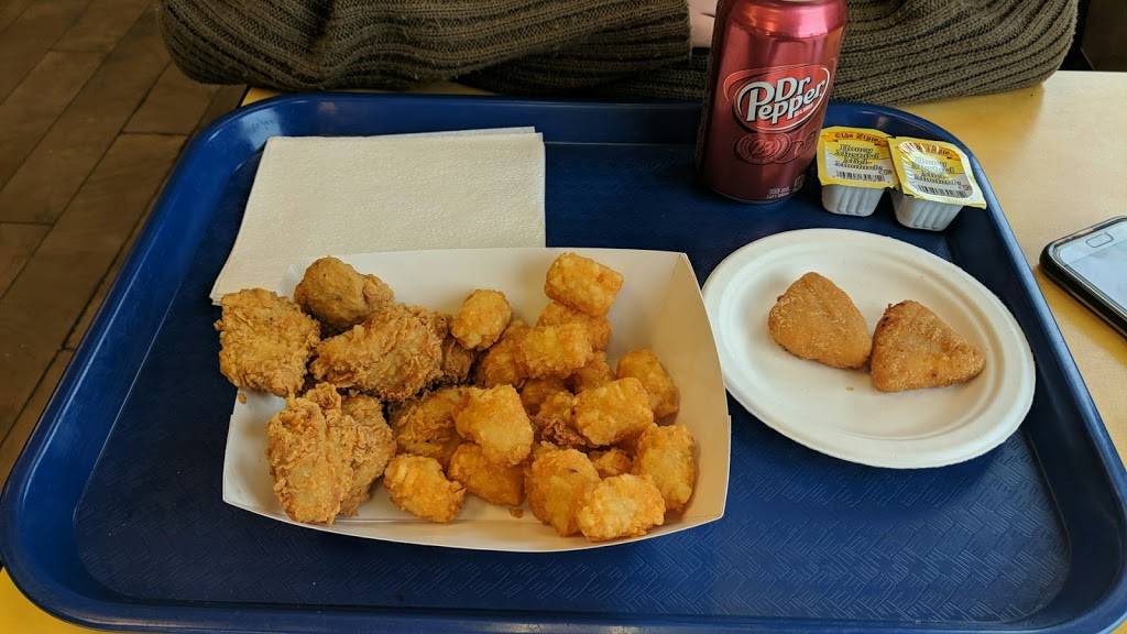 CHUCKS CHICKEN PLUS | restaurant | 2 Henderson Dr #2, Aurora, ON L4G 3L2, Canada | 9057274374 OR +1 905-727-4374