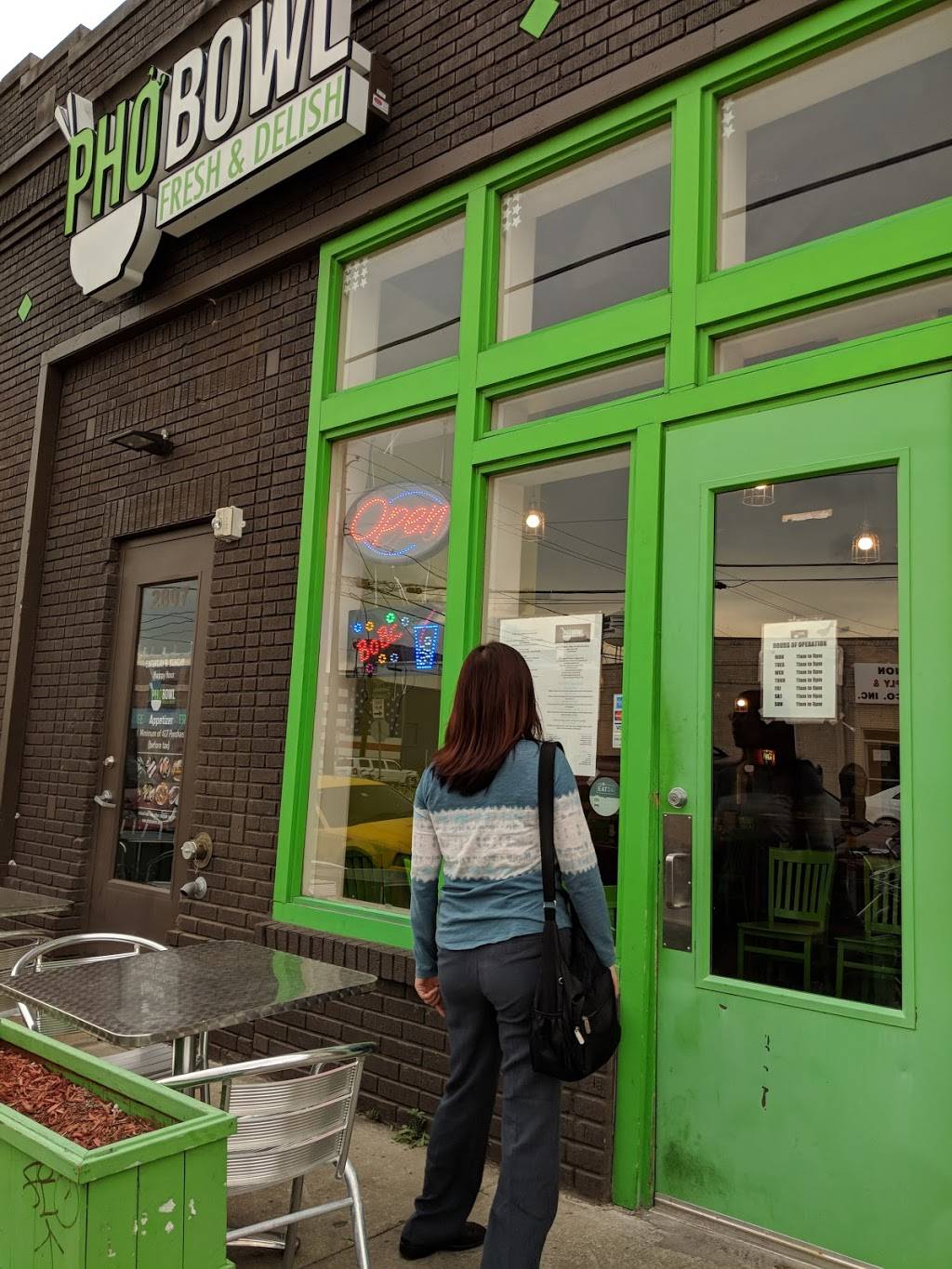 Pho Bowl | restaurant | 2807 Commerce St, Dallas, TX 75226, USA | 2147490377 OR +1 214-749-0377