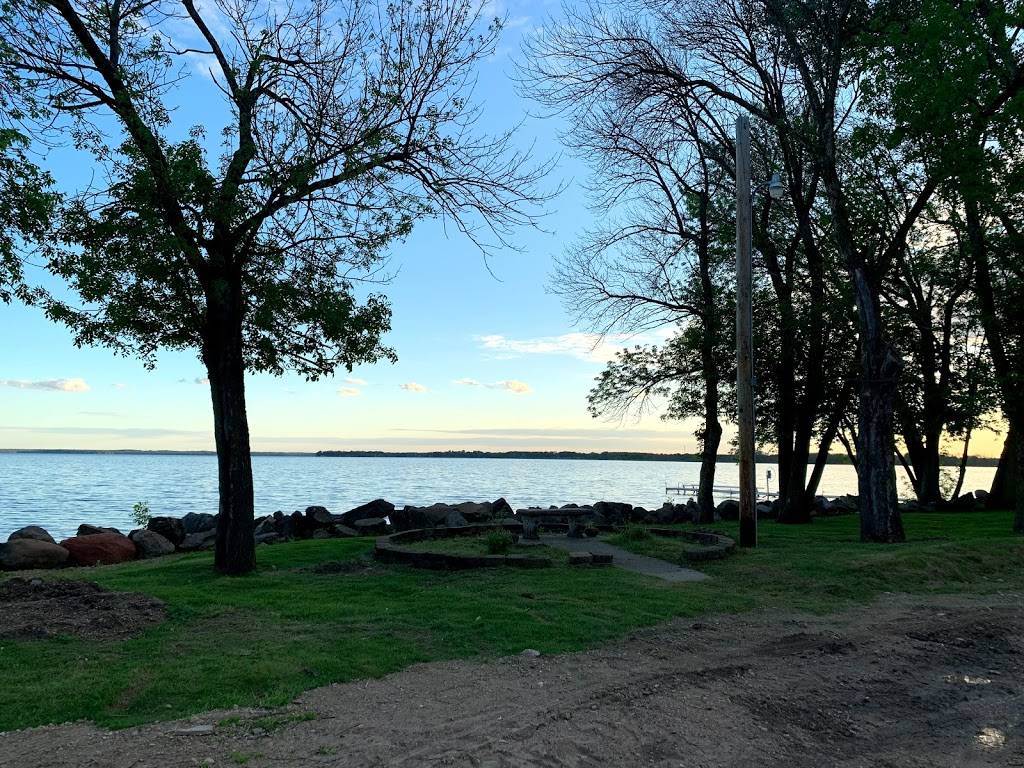 North Shore Chophouse | restaurant | 1835 N Shore Rd, Fort Atkinson, WI 53538, USA | 9205632083 OR +1 920-563-2083