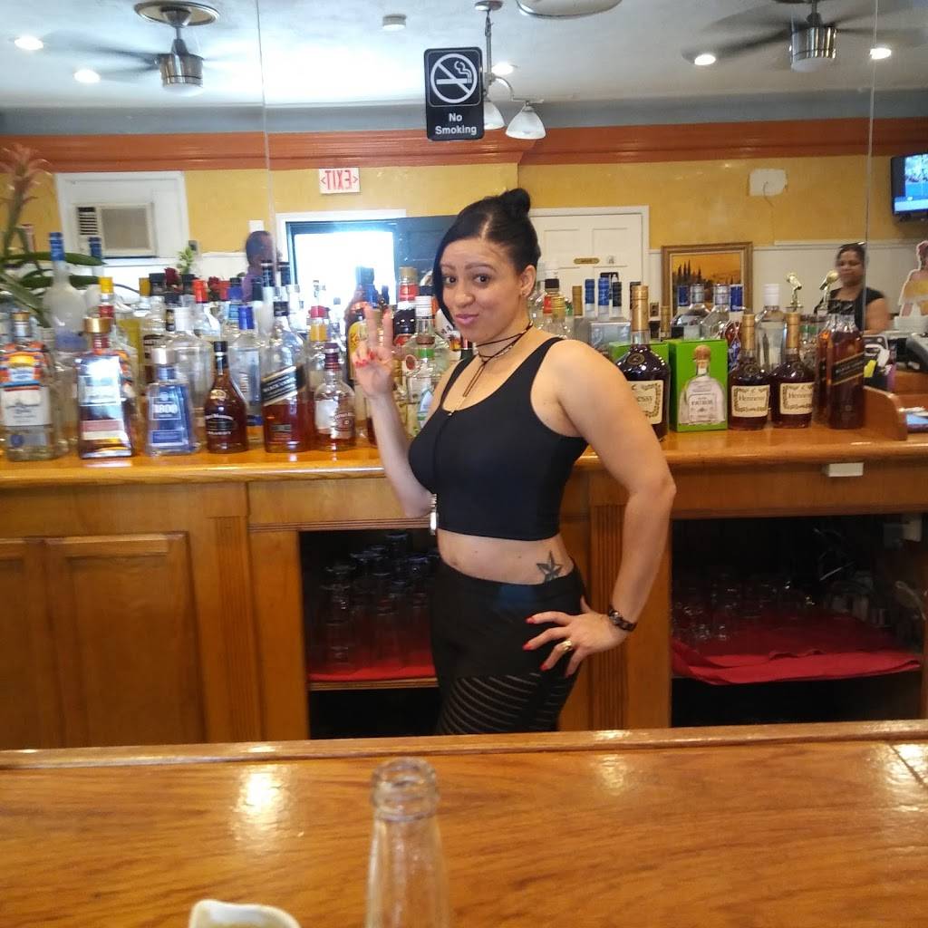 Cristinas Restaurant | restaurant | 450 S 7th St, Reading, PA 19602, USA | 6107360329 OR +1 610-736-0329