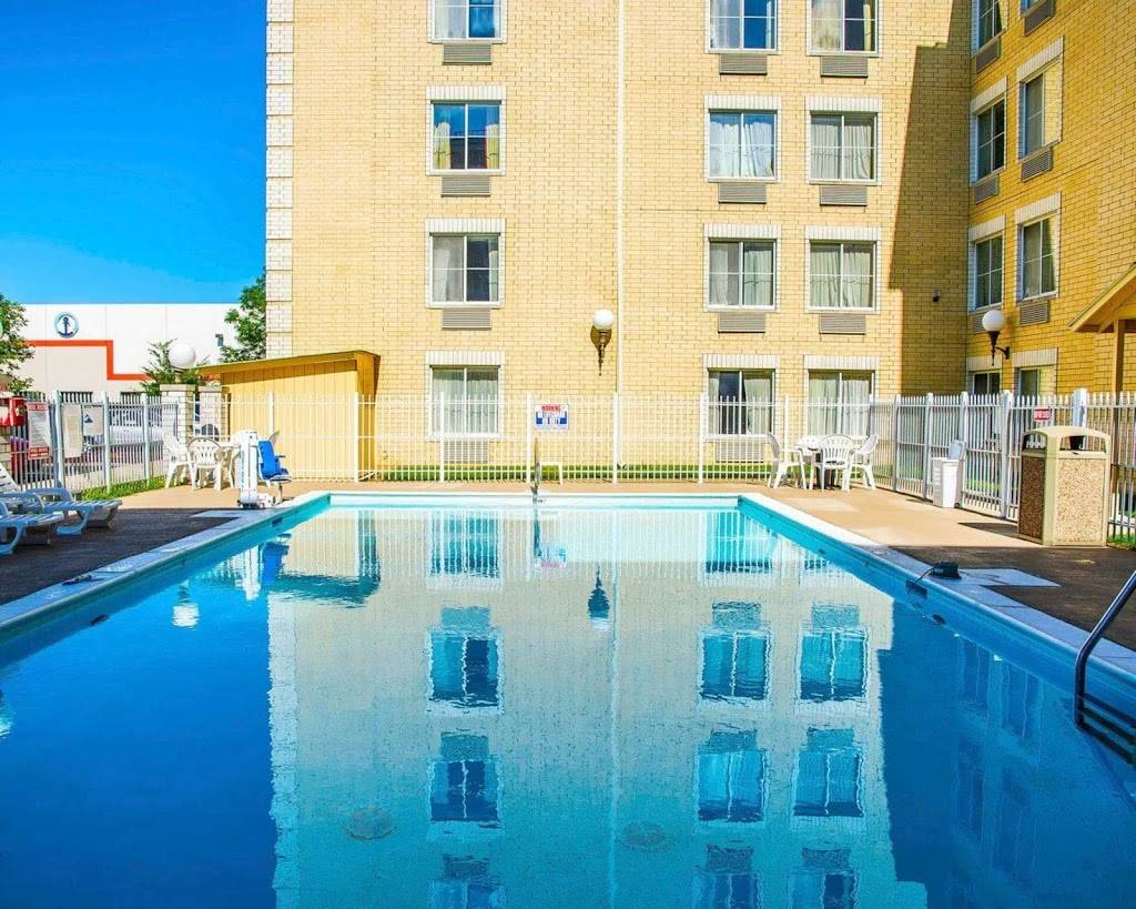 Quality Inn & Suites | restaurant | 1805 Airport Exchange Blvd, Erlanger, KY 41018, USA | 8597460300 OR +1 859-746-0300