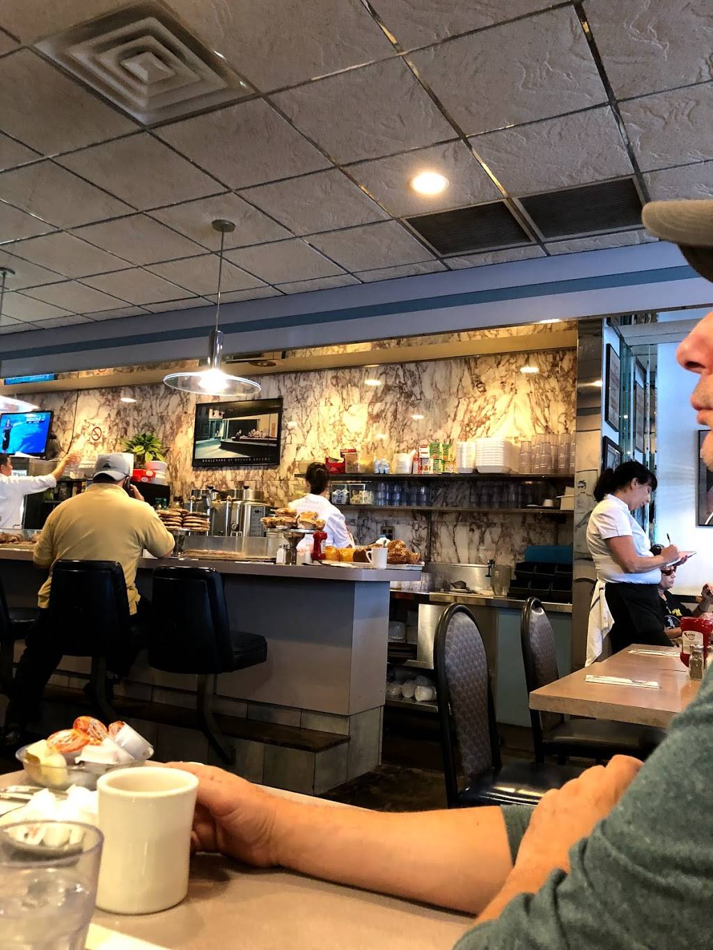 Blue Angel Diner | restaurant | 1000 Old Country Rd, Plainview, NY 11803, USA | 5169321160 OR +1 516-932-1160