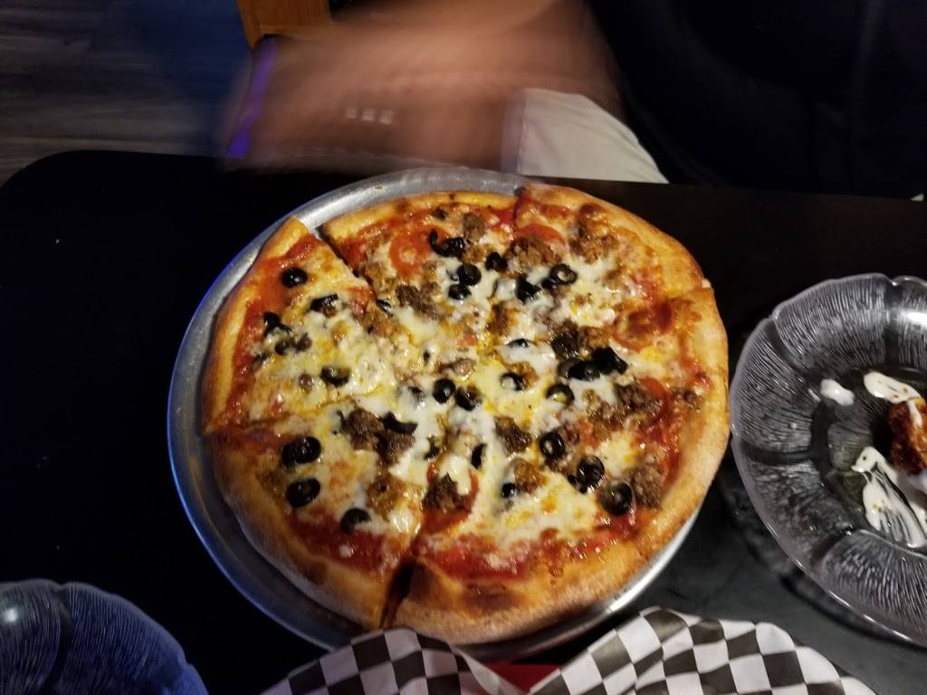 Off the Traxx | restaurant | 918 E New Haven Ave, Melbourne, FL 32901, USA | 3213272919 OR +1 321-327-2919