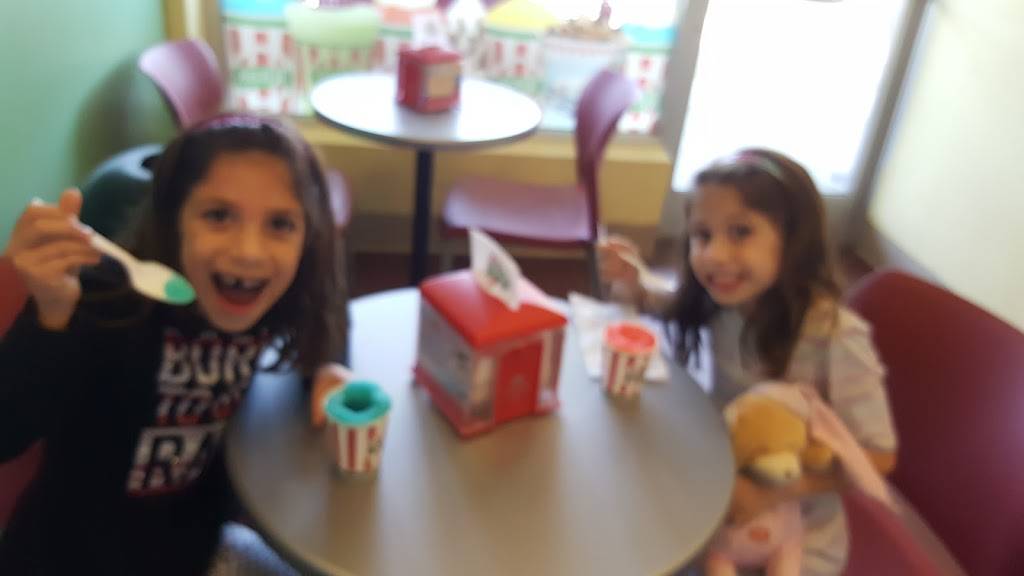 Ritas Italian Ice & Frozen Custard | restaurant | 1881A Commerce St, Yorktown Heights, NY 10598, USA | 9143027711 OR +1 914-302-7711