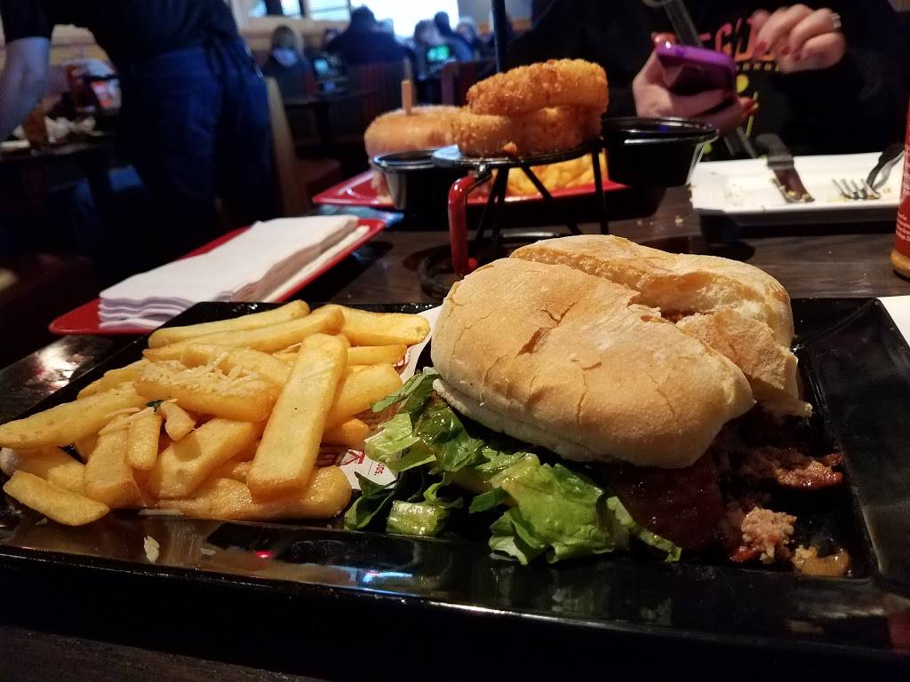 Red Robin Gourmet Burgers and Brews | restaurant | 2669 Campus Dr, Plymouth, MN 55441, USA | 7635597576 OR +1 763-559-7576