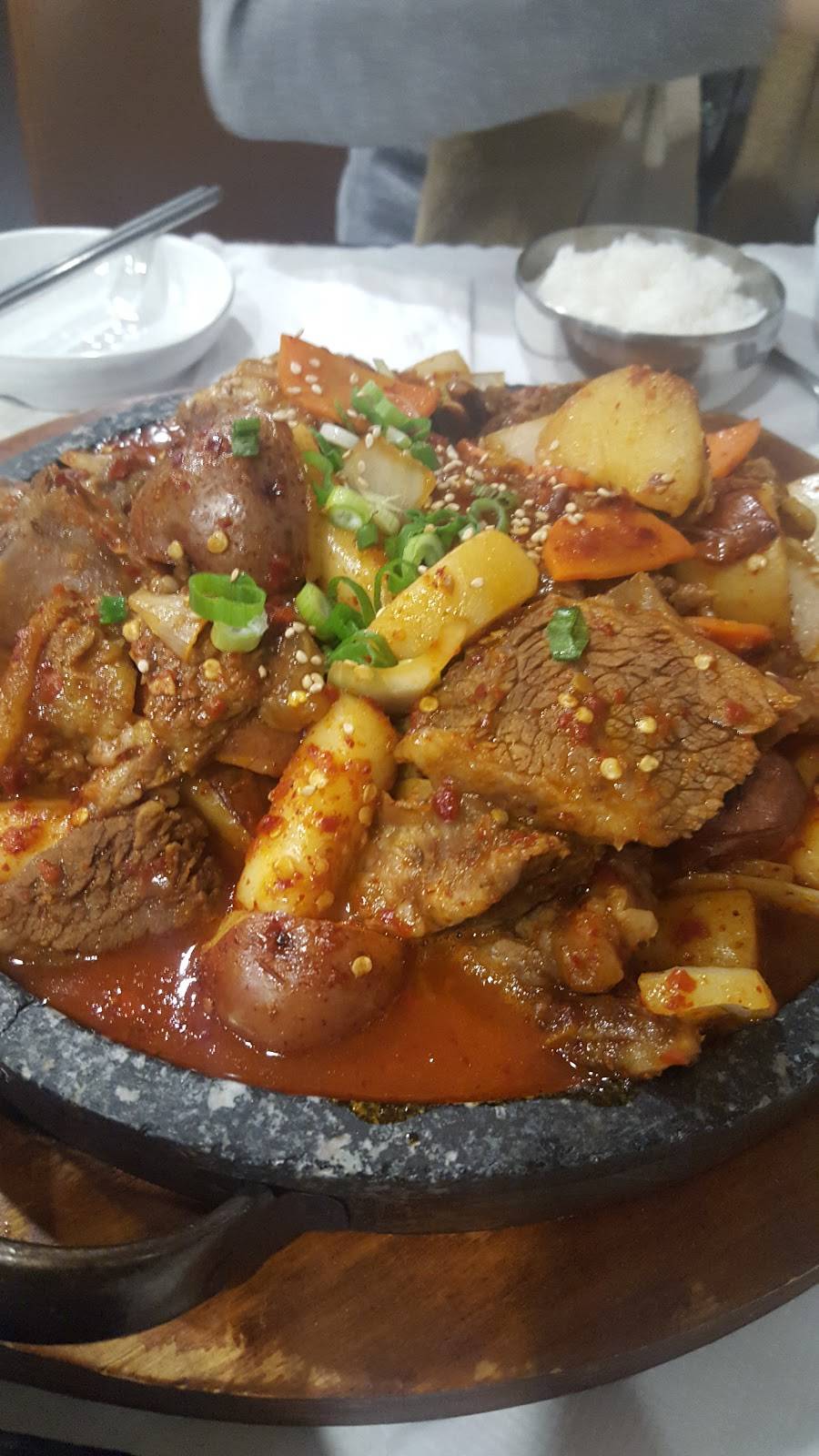 무쇠 설렁탕 | restaurant | 8460 Reseda Blvd, Northridge, CA 91324, USA | 8183491613 OR +1 818-349-1613